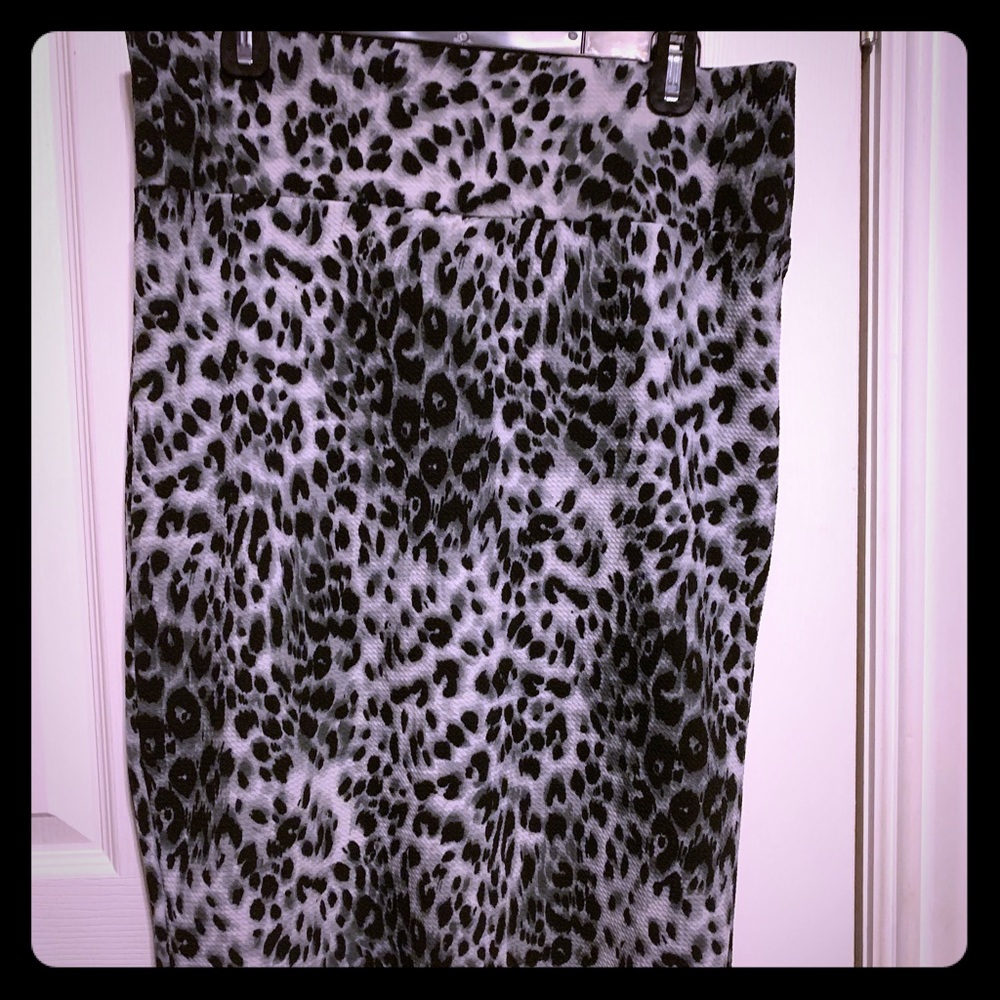 LulaRoe Cassie skirt. Black and white snow leopard